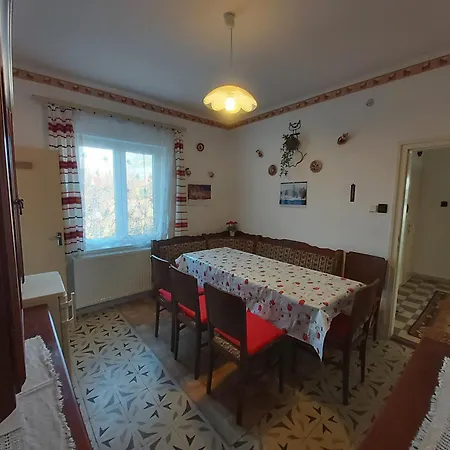 Nagyiek Haza / Granny's House 에스테르곰