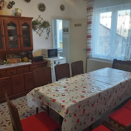 Lejlighed Nagyiek Haza / Granny's House *