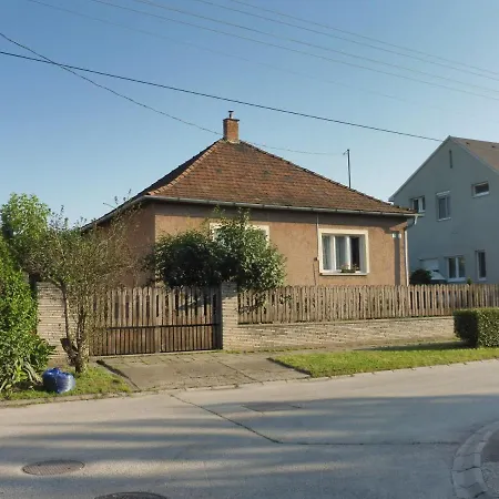 Nagyiek Haza / Granny's House 아파트
